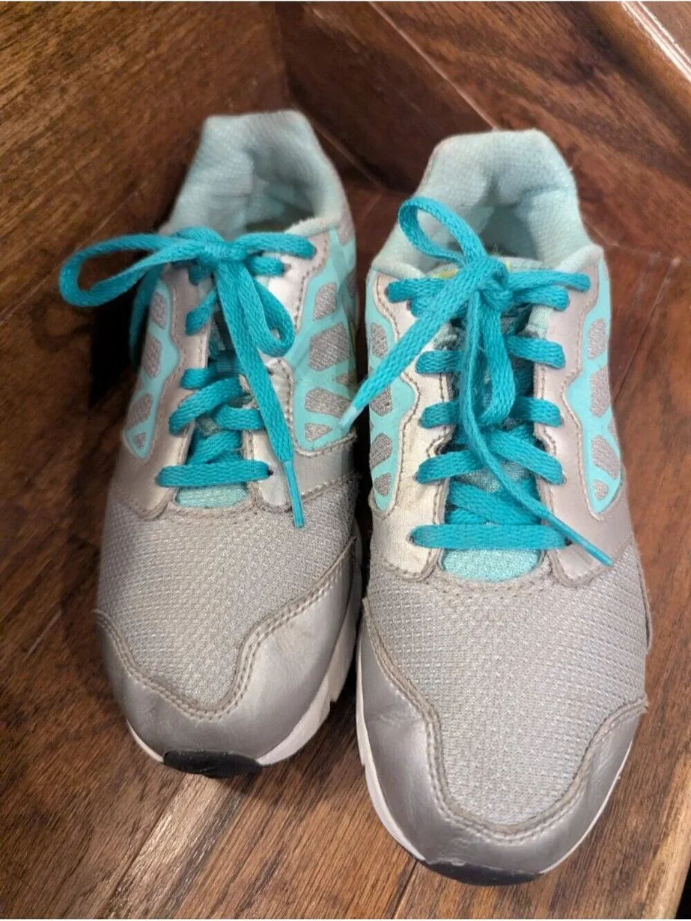 Nike Runners DOWNSHIFTER 6 GS/PS Silver & Teal Shoes Girls Size 3 Youth